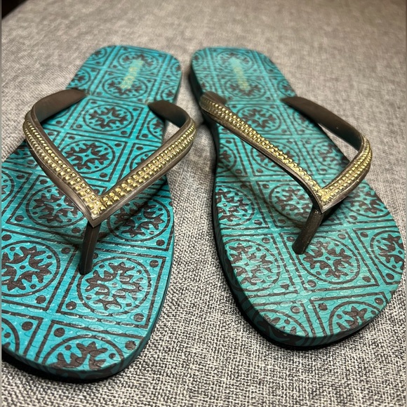 Maurice’s Studded Pattern Flip Flops - Picture 2 of 4
